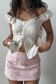 Blusa Hannah de encaje con botones y mangas abullonadas