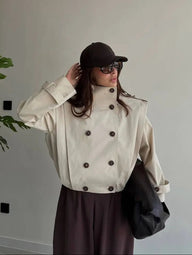 Jane Plissierter Stehkragen-Trenchcoat