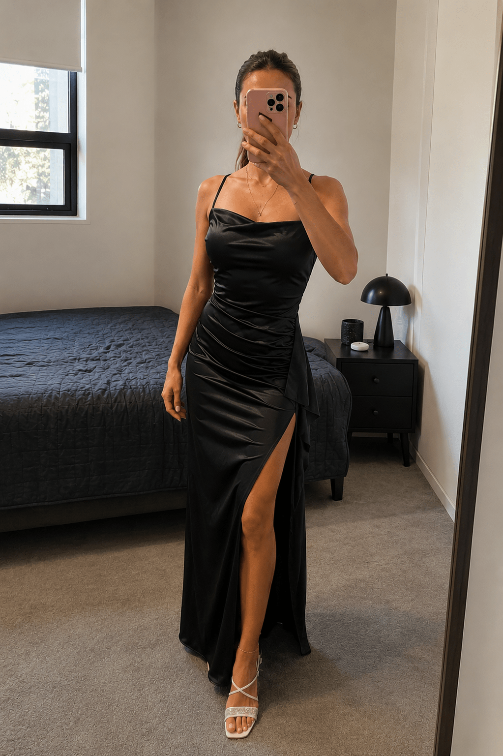 Miranda Satin Maxi-Kleid mit offenem Rücken