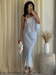 Celeste conjunto midi de dos piezas con encaje