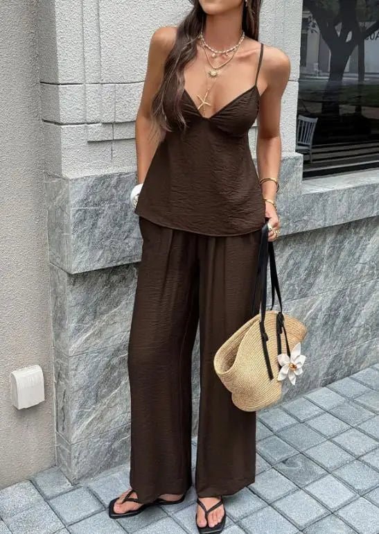 Conjunto Odette de top de tirantes con escote en V profundo y pantalón de pierna ancha